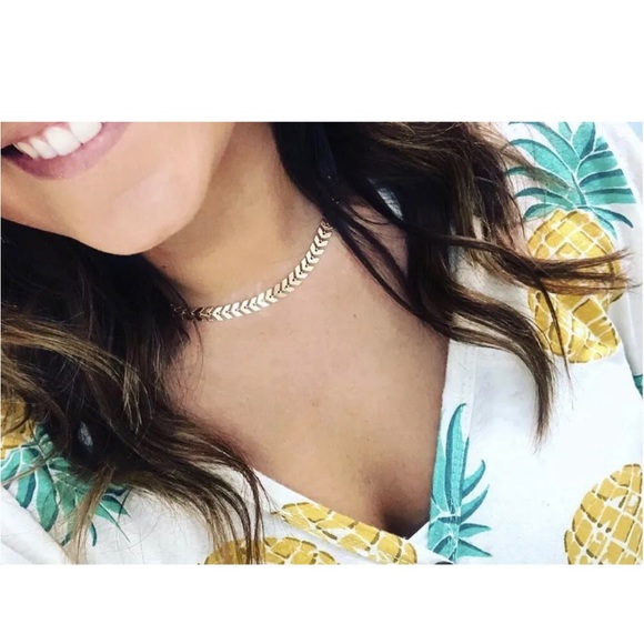 Kinsley Armelle Goddess Collection Lance Necklace Gold Tone 14” - Picture 6 of 6